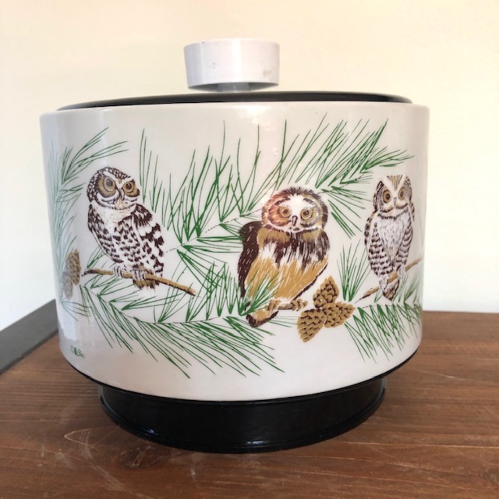 Vintage Owl illustrated Plastic Ice Bucket.